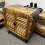 Stylowa kolonialna szafka z drewna mango - obrazek 2