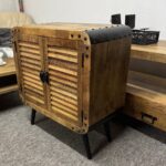 Stylowa kolonialna szafka z drewna mango