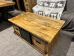 Drewniany loftowy stolik mango z przesuwnymi metalowymi drzwiami 120cm seria Loft - obrazek 6