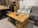 Drewniany loftowy stolik mango z przesuwnymi metalowymi drzwiami 120cm seria Loft - obrazek 3