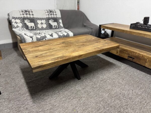 Prostokątny drewniany stolik do salonu 120cm